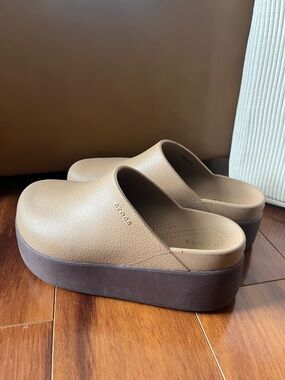 CROCS Women's Dylan Platform Two-Tone Sepia Clogs